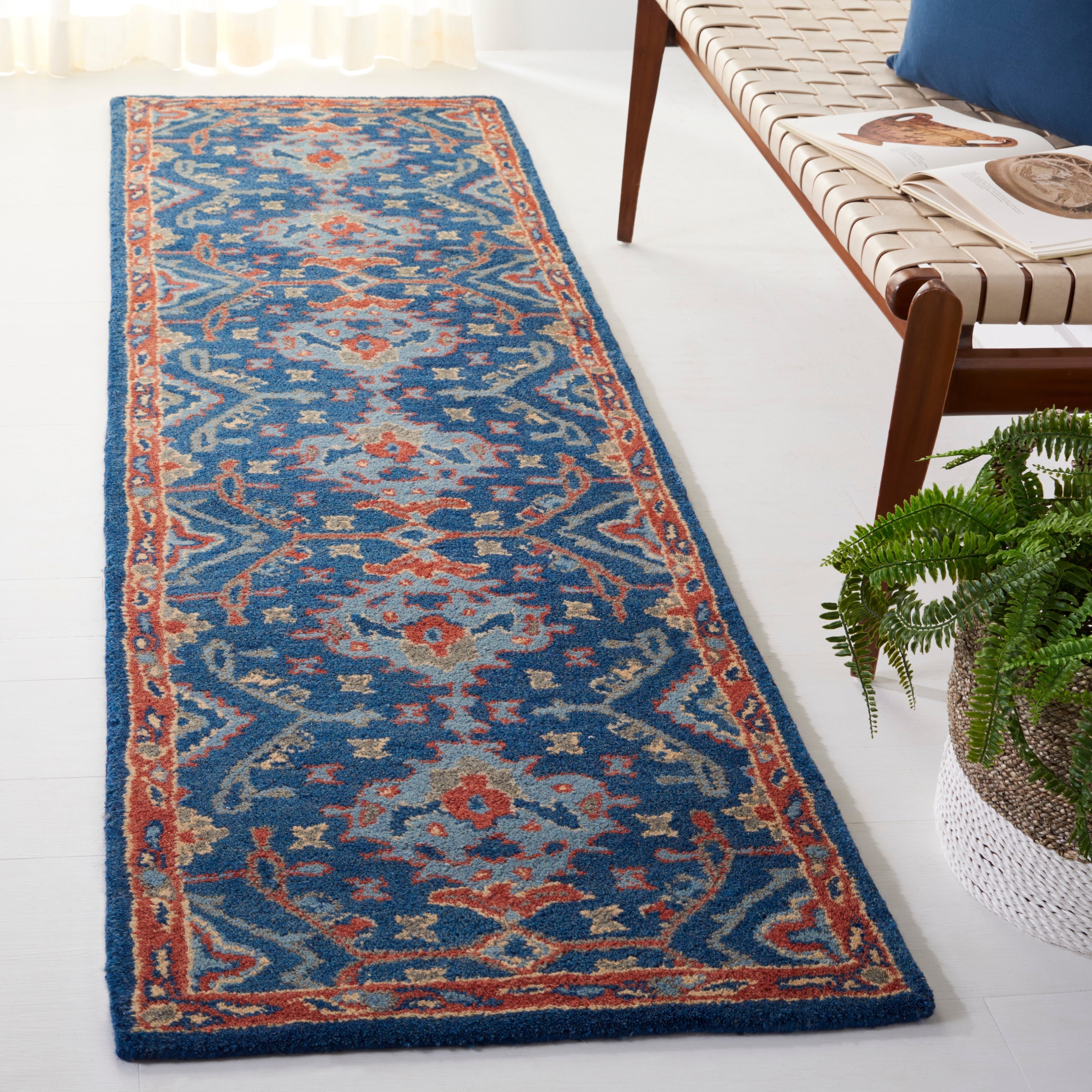 SAFAVIEH Handmade Heritage Pauliina Traditional Oriental Wool Rug