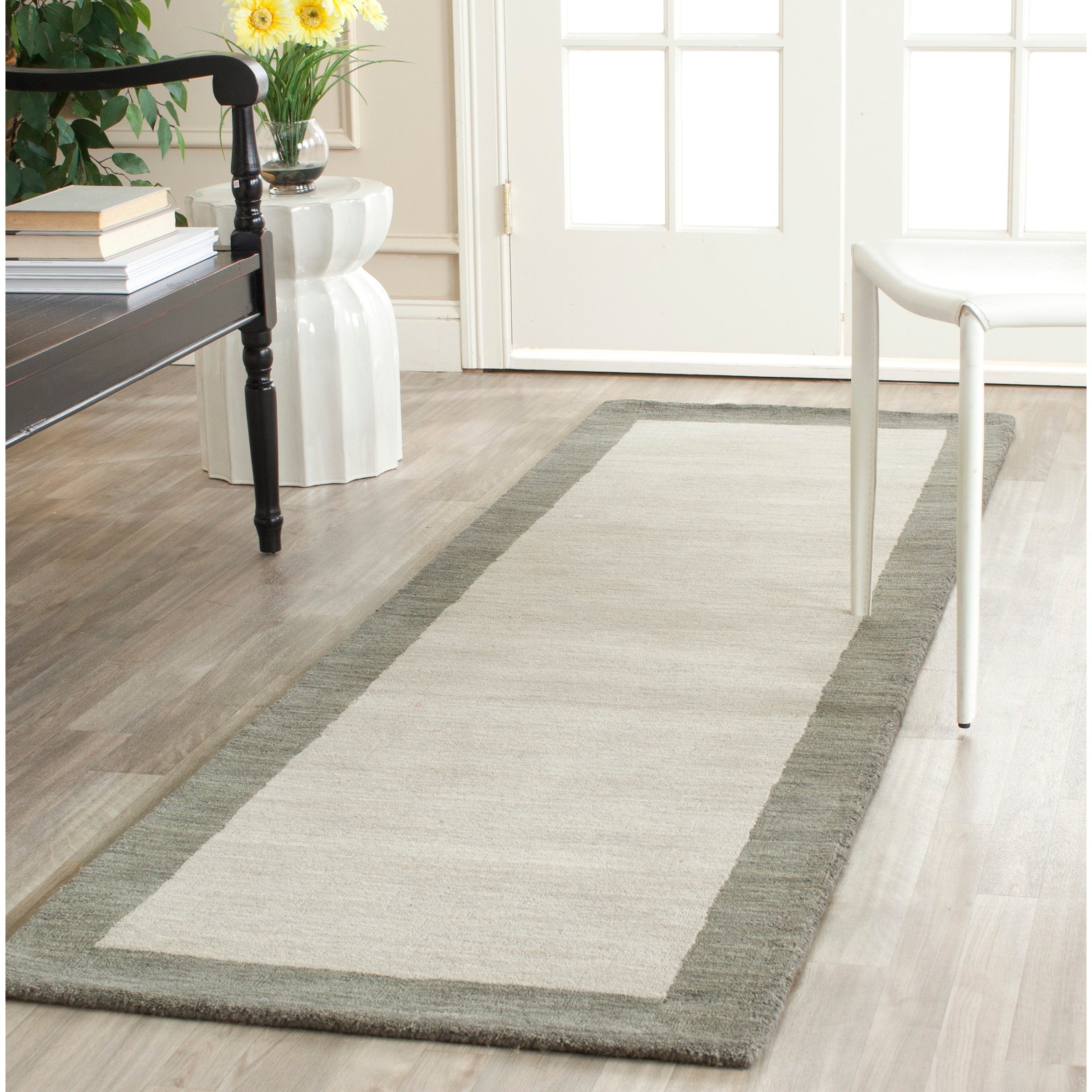 SAFAVIEH Handmade Himalaya Asrin Modern Wool Rug
