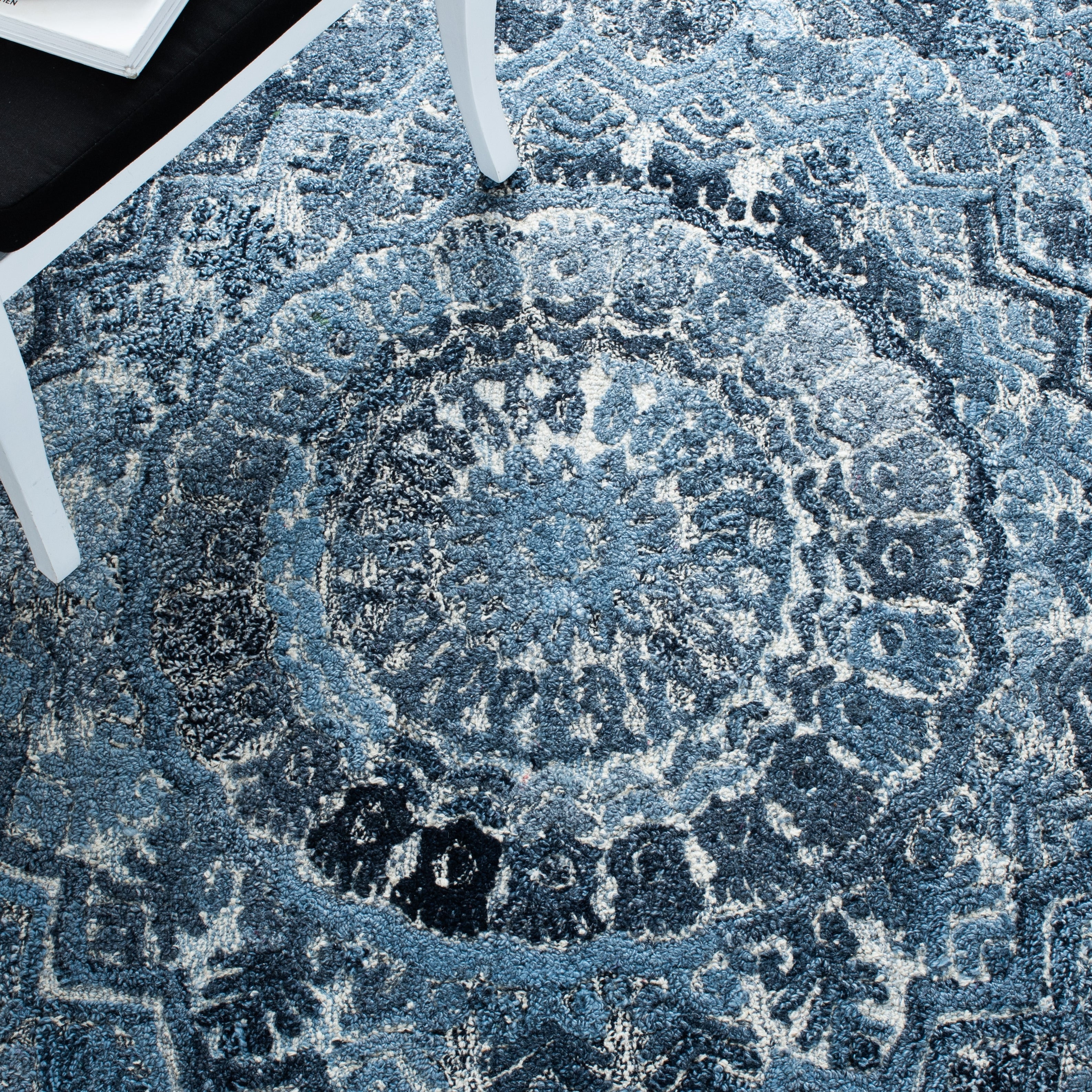 SAFAVIEH Handmade Marquee Carlijn Modern Medallion Wool Rug