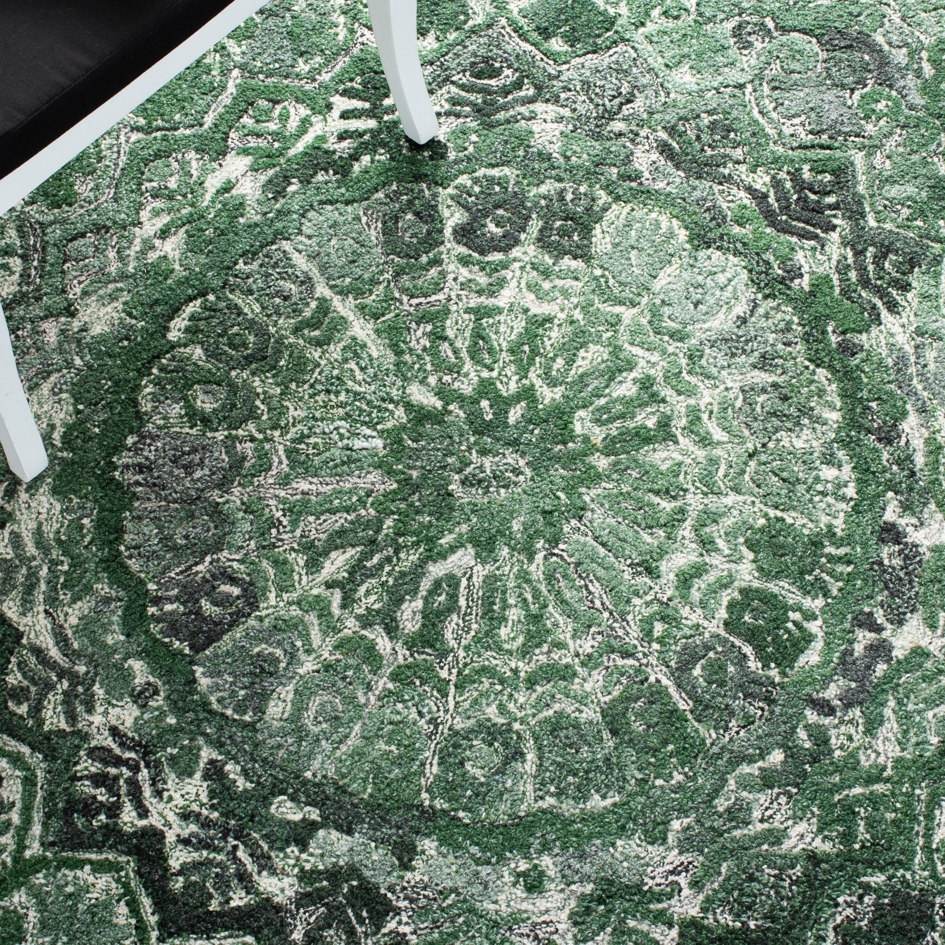 SAFAVIEH Handmade Marquee Carlijn Modern Medallion Wool Rug