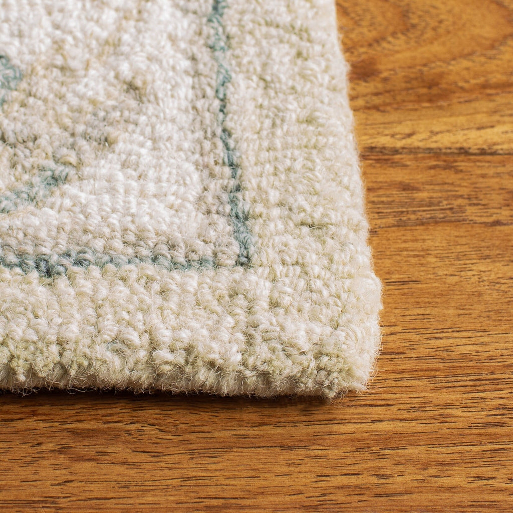 SAFAVIEH Handmade Micro-Loop Selveta Wool Rug