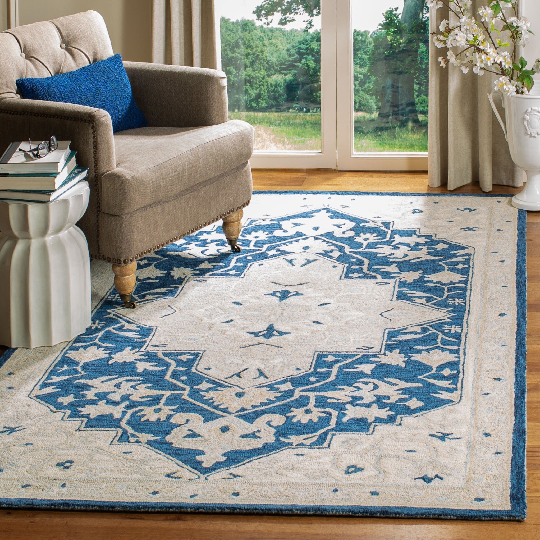 SAFAVIEH Handmade Micro-Loop Selveta Wool Rug