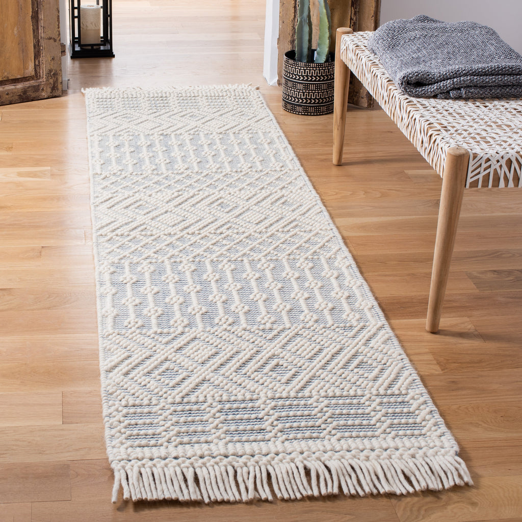 SAFAVIEH Handmade Natura Estel Wool Fringe Rug
