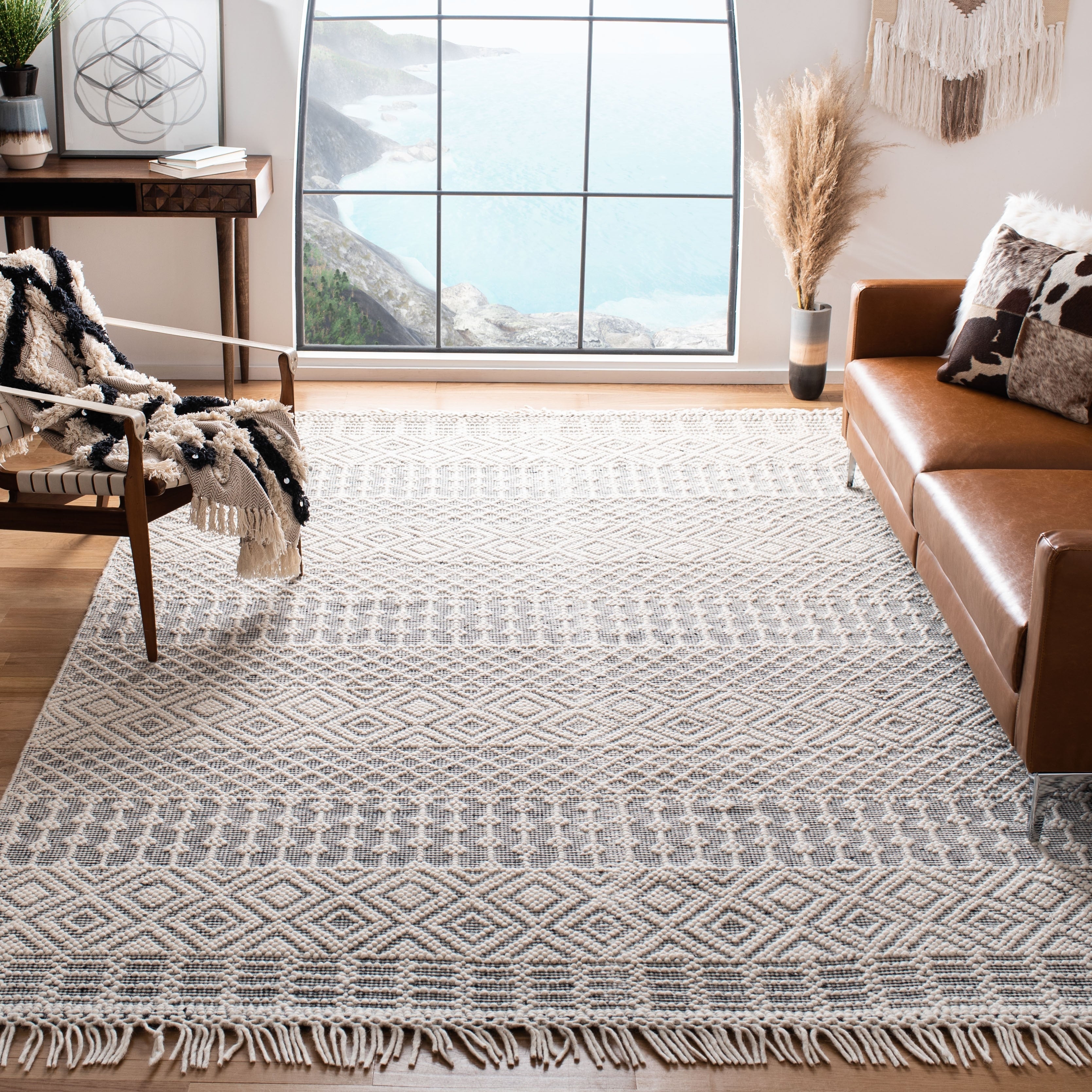 SAFAVIEH Handmade Natura Estel Wool Fringe Rug