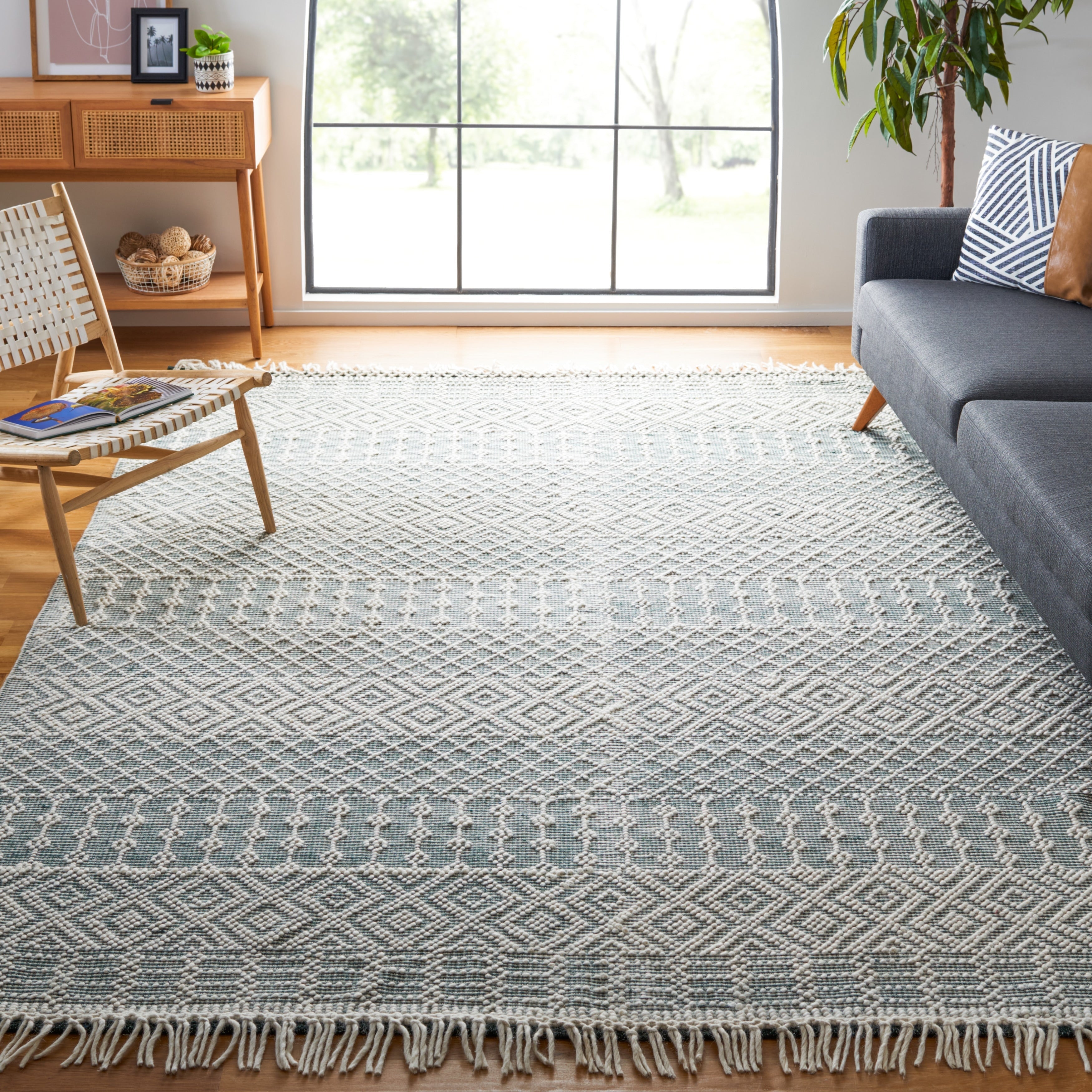 SAFAVIEH Handmade Natura Estel Wool Fringe Rug