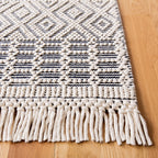 SAFAVIEH Handmade Natura Estel Wool Fringe Rug