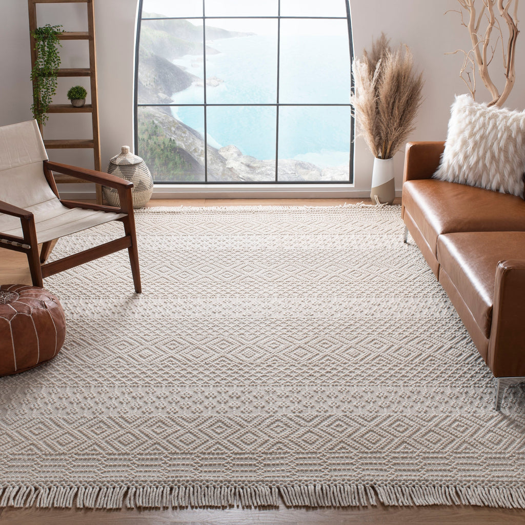 SAFAVIEH Handmade Natura Estel Wool Fringe Rug