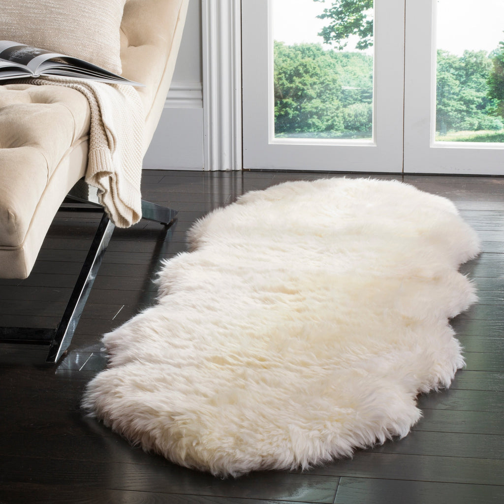 SAFAVIEH Handmade Sheepskin Brittnie Genuine Pelt Rug
