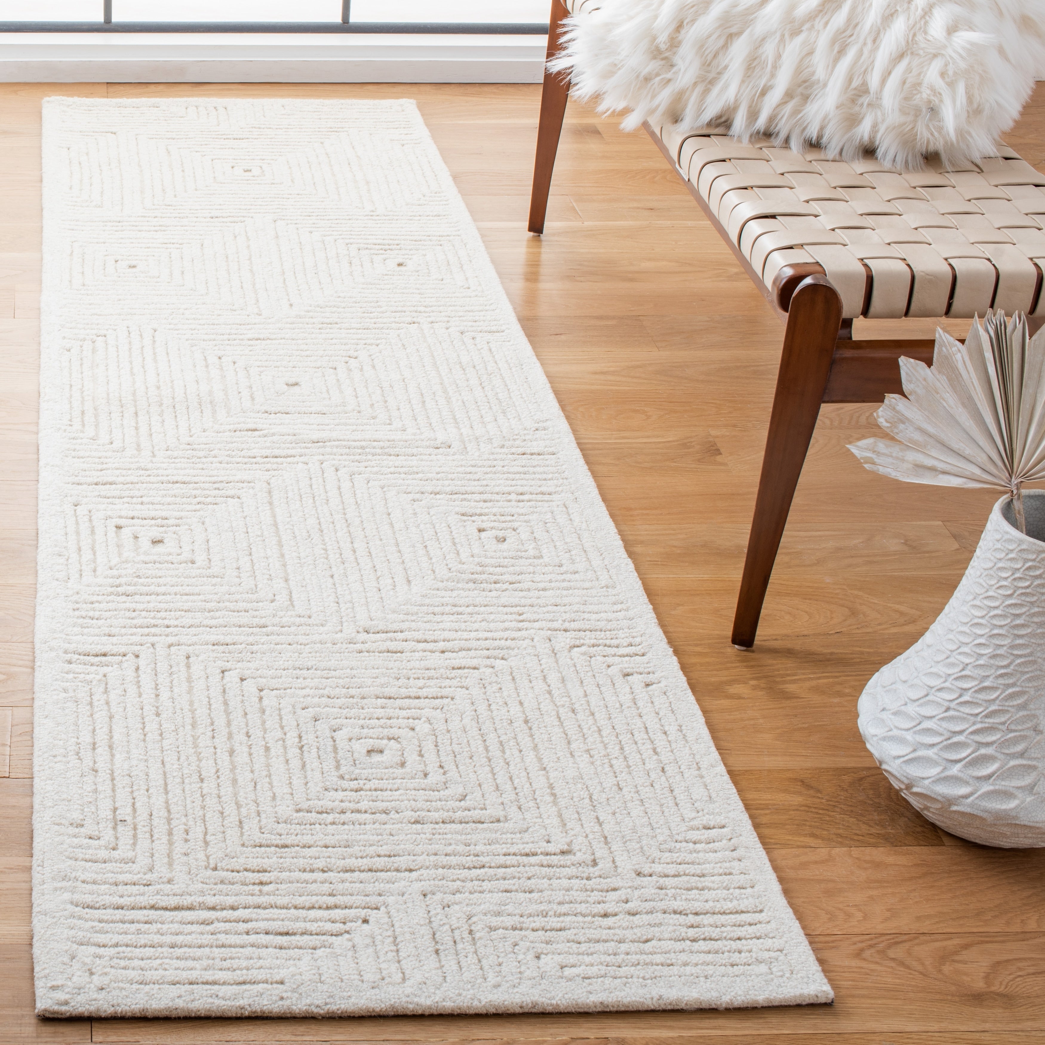 SAFAVIEH Handmade Textural Nigina Wool Rug