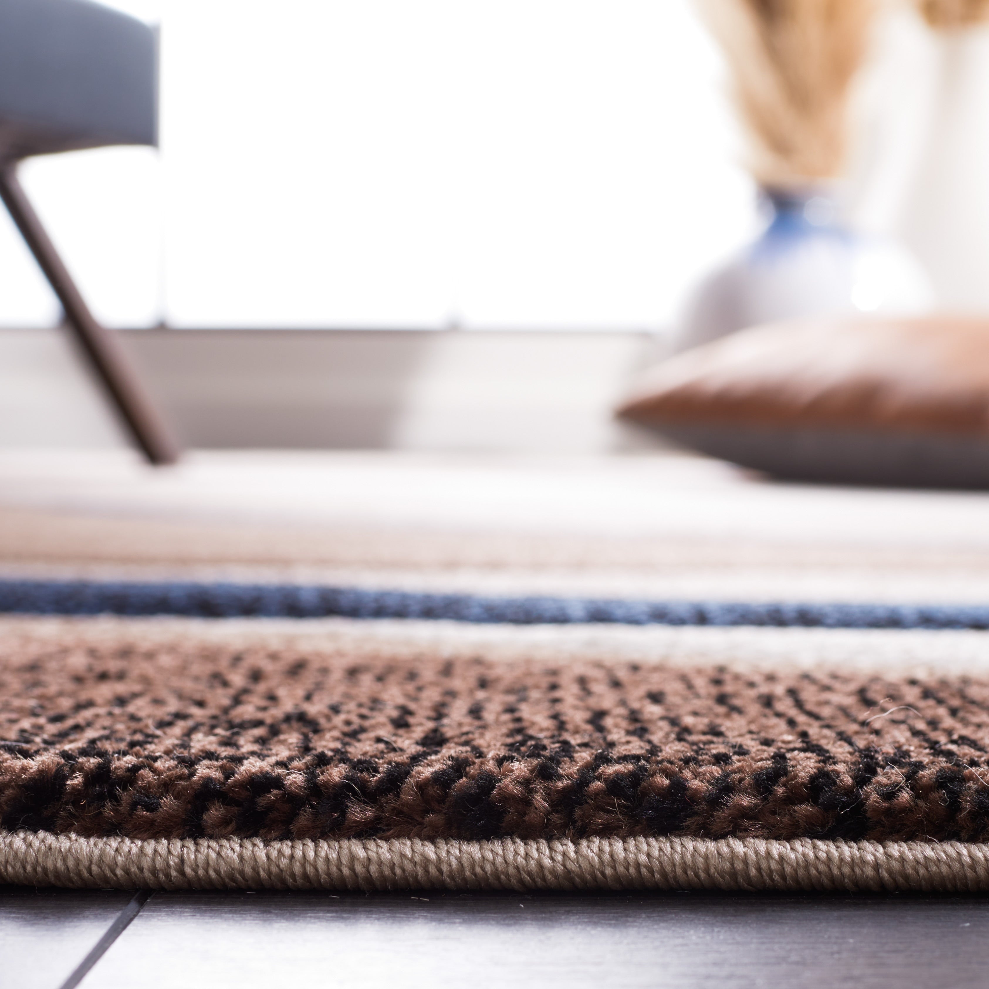 SAFAVIEH Hollywood Zohreh Mid-Century Modern Abstract Rug