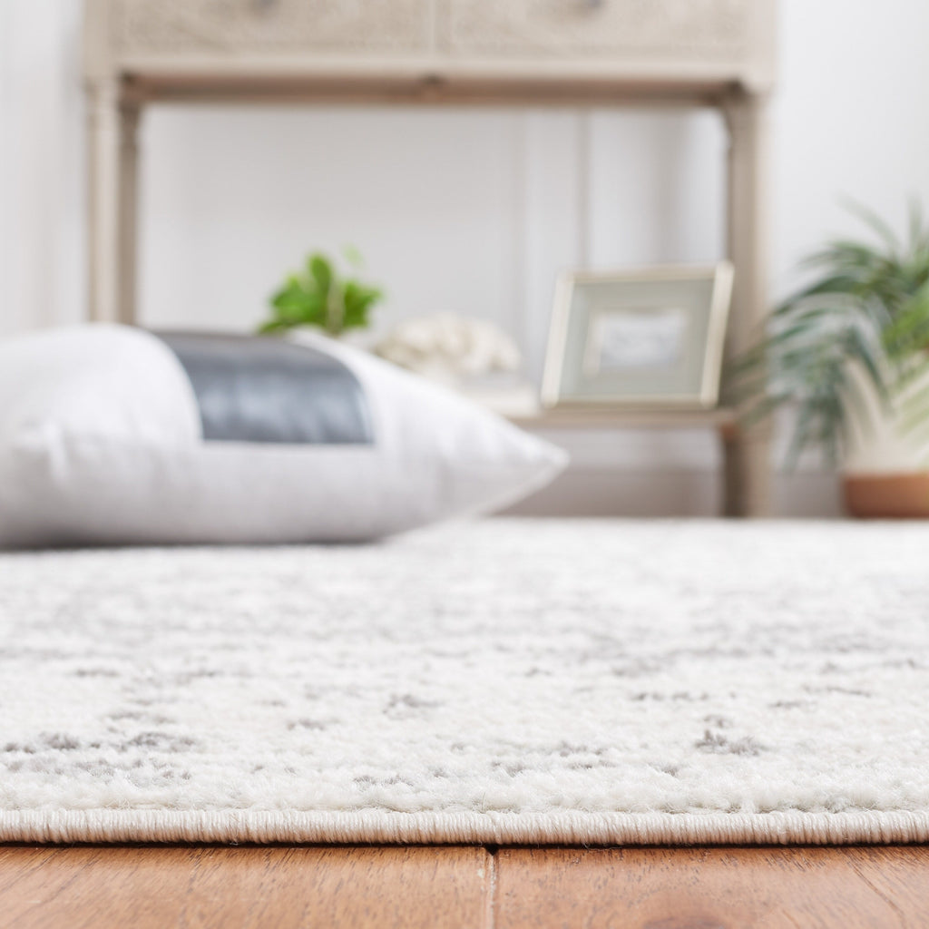 SAFAVIEH Madison Delois Medallion Rustic Farmhouse Distressed Rug