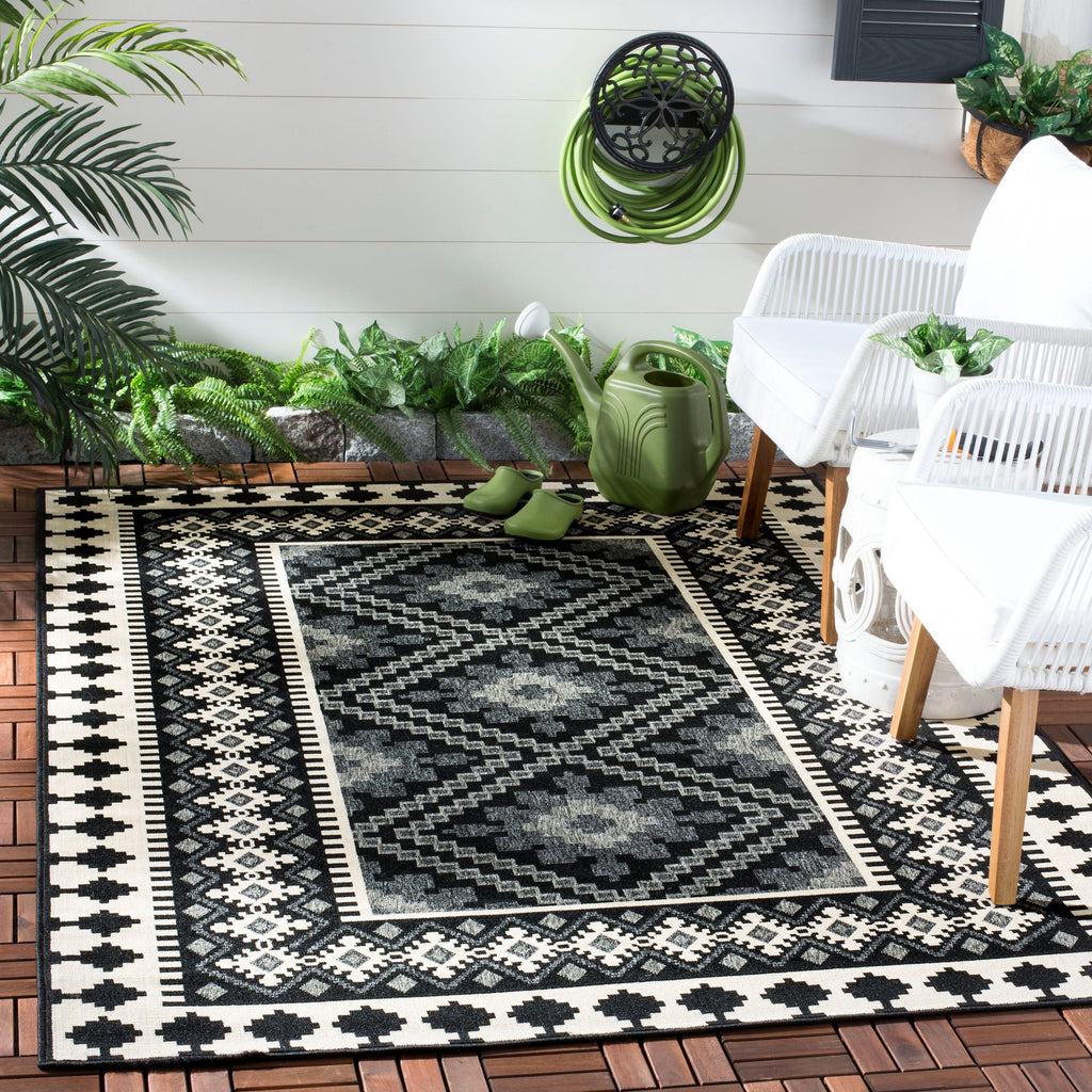SAFAVIEH Veranda Rita Indoor/ Outdoor Waterproof Patio Backyard Rug