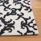 SAFAVIEH, Handmade Blossom Vesela Modern Floral Wool Rug