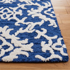 SAFAVIEH, Handmade Blossom Vesela Modern Floral Wool Rug