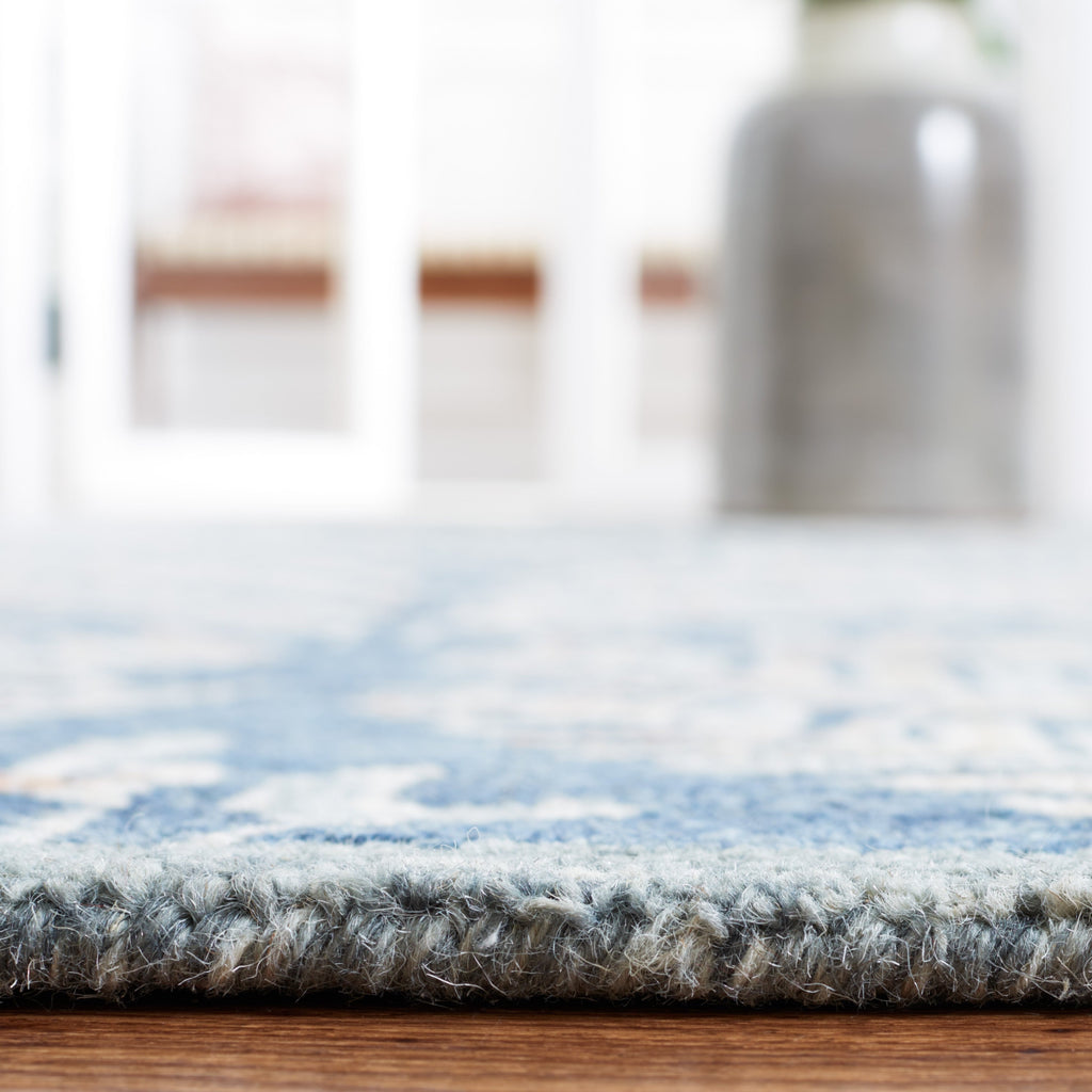 SAFAVIEH Handmade Capri Kert Wool Rug