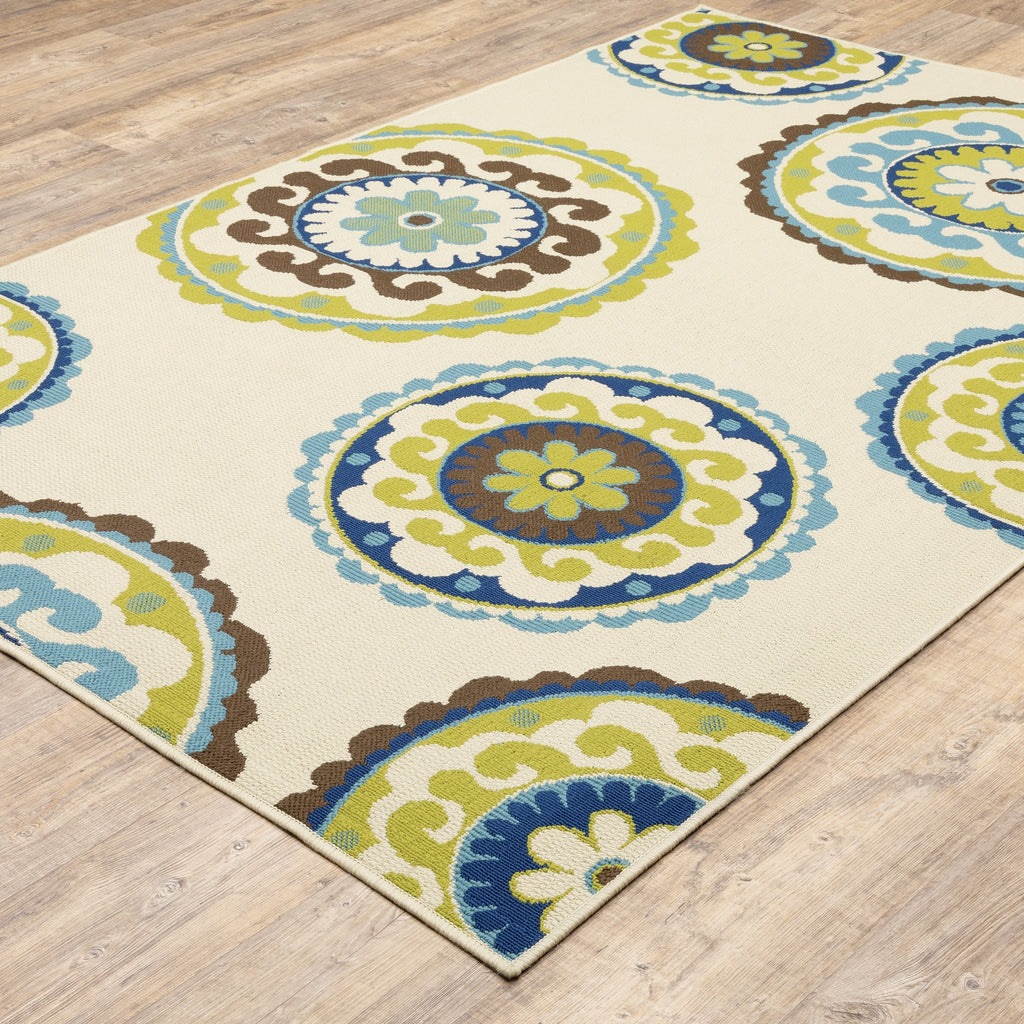 Vista Home Catalina Floral Medallions Indoor/ Outdoor Area Rug--