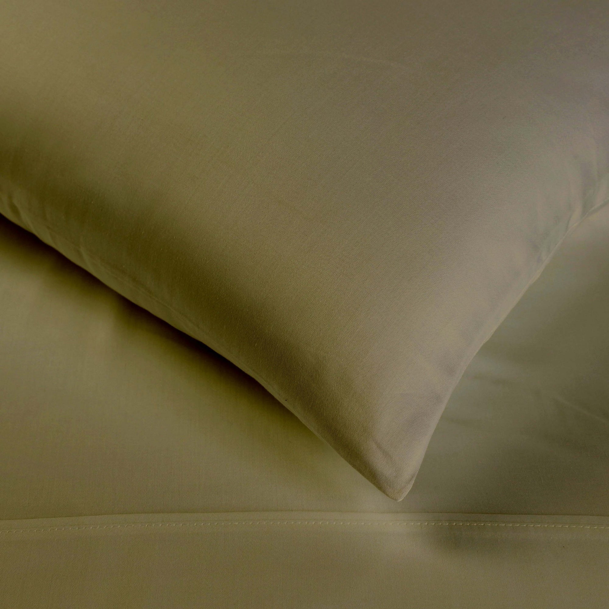 Superior Egyptian Cotton 400 Thread Count Solid Deep Pocket Bed Sheet Set