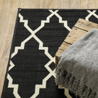 Vista Home Malta Lattice Black/ Off-White Indoor Outdoor Area Rug.
