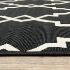 Vista Home Malta Lattice Black/ Off-White Indoor Outdoor Area Rug.