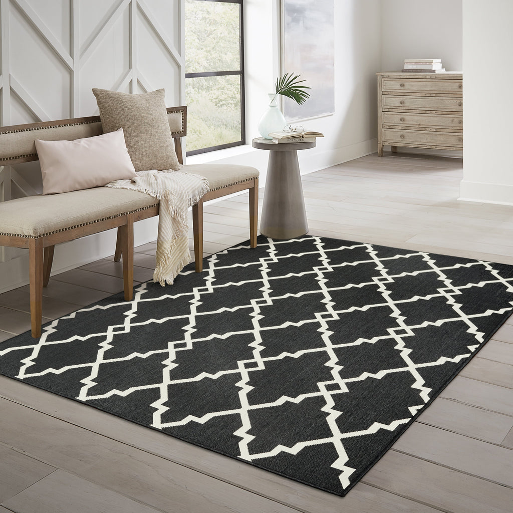 Vista Home Malta Lattice Black/ Off-White Indoor Outdoor Area Rug.