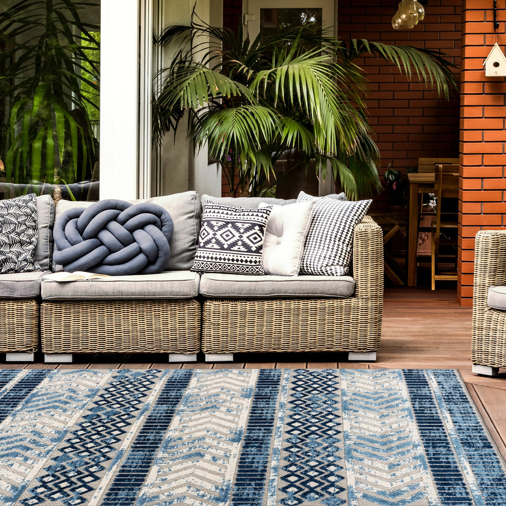 World Rug Gallery Distressed Geometric Indoor/Outdoor Area Rug