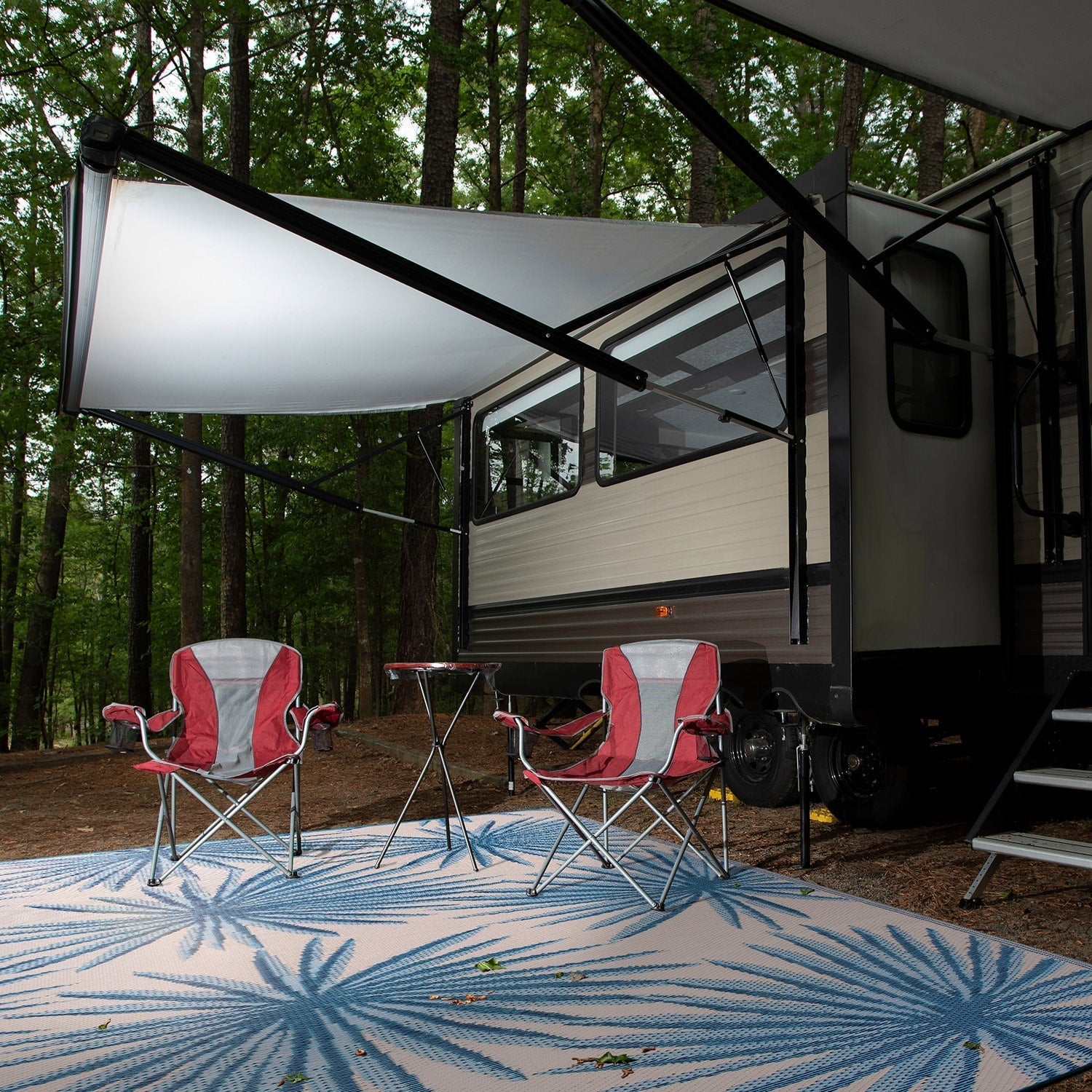 World Rug Gallery Floral Tropical Reversible Recycled Plastic Outdoor Rugs